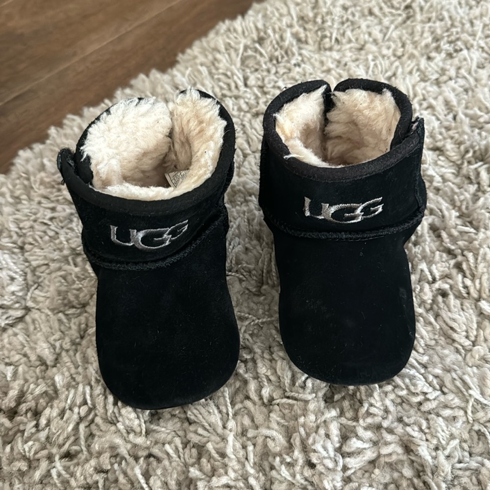 Uggs toddler winter boots